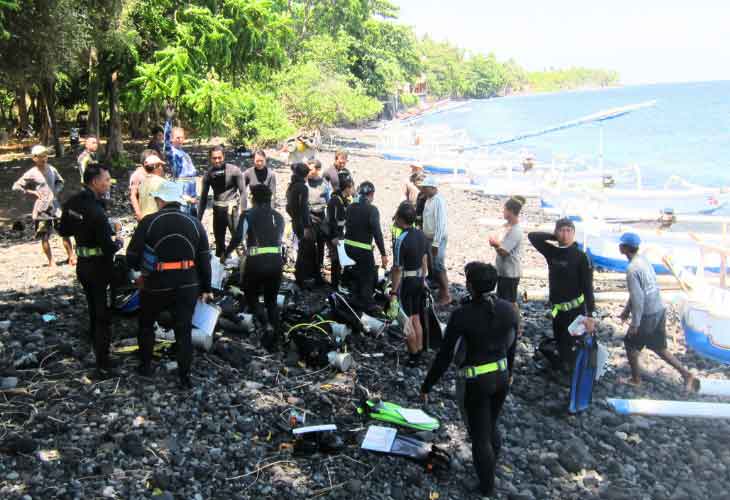 Group-Diving-in-Bali