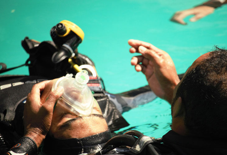 Rescue-Diver-Course-Pool-Session