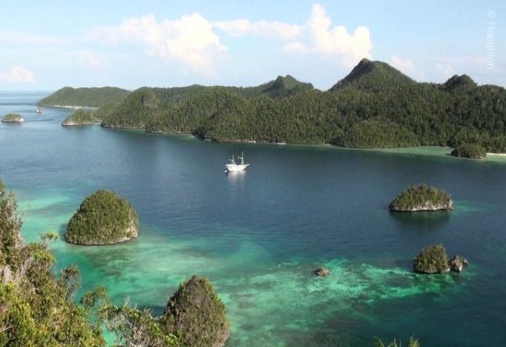 Diving-in-Indonesia-Raja-Ampat