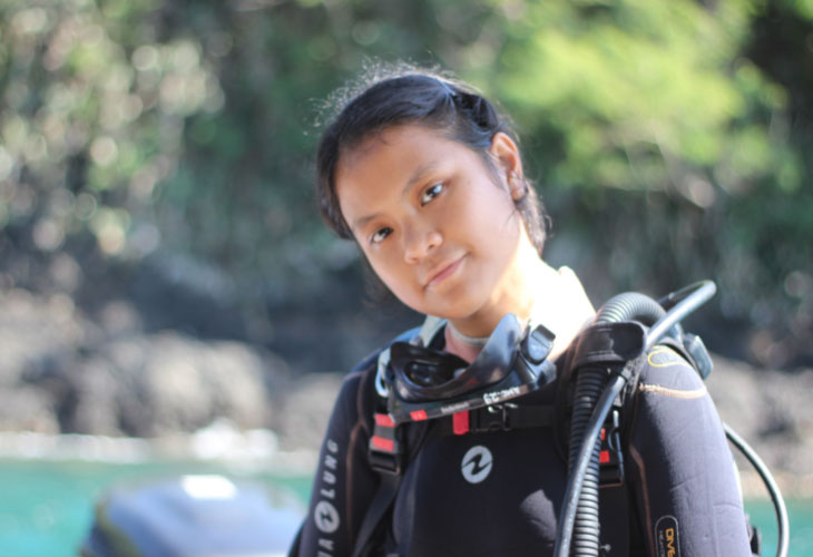 PADI-Women-Divemaster